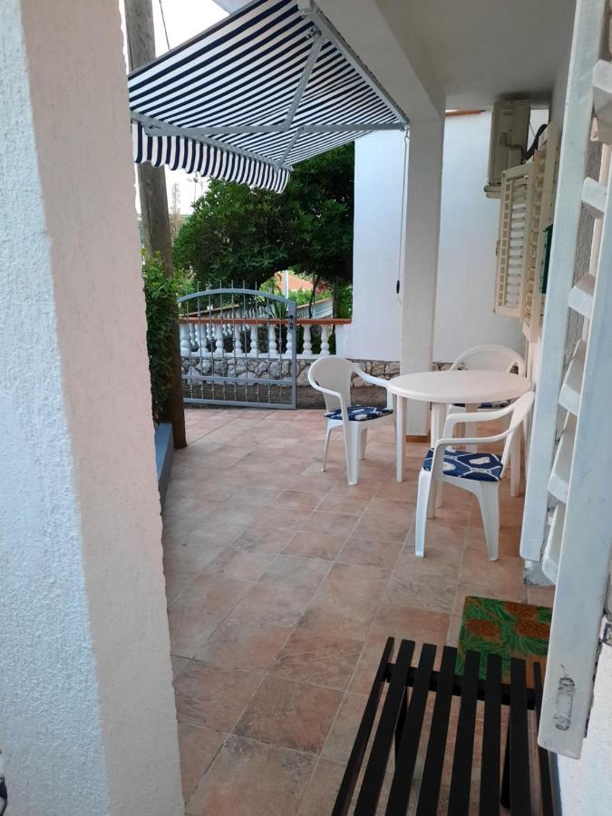 Apartmani Ana-Lora Lopar Εξωτερικό φωτογραφία